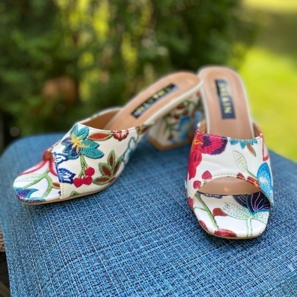 She & In Colorful Open Toe Slides - Picture 3 of 10